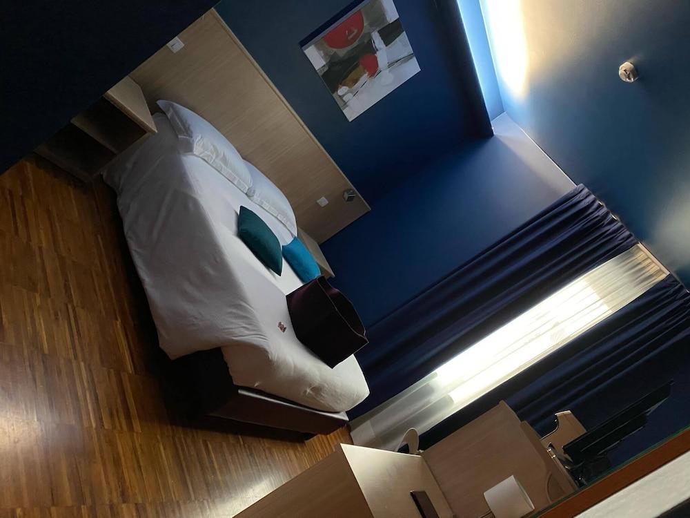 Albergo Residenza Al Teatro Udine Bagian luar foto