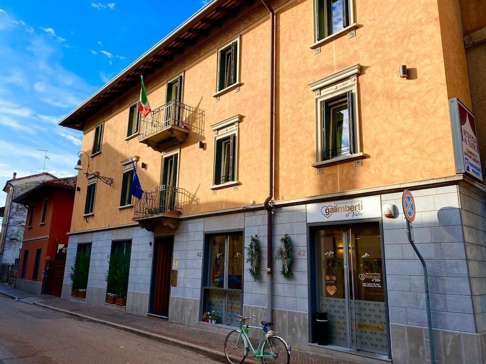 Albergo Residenza Al Teatro Udine Bagian luar foto