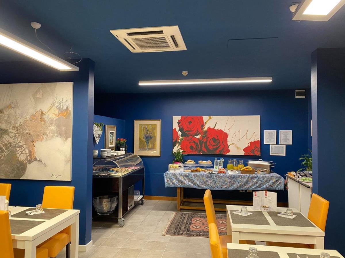 Albergo Residenza Al Teatro Udine Bagian luar foto